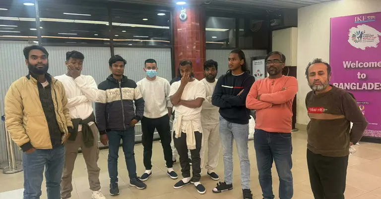 যুক্তরাষ্ট্র থেকে ফিরে আসা নাগরিকরা